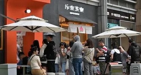 奶茶每个月加盟多少家店，一个行业的繁荣与变迁