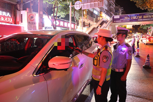 警察酒驾 警察酒驾碰到交警