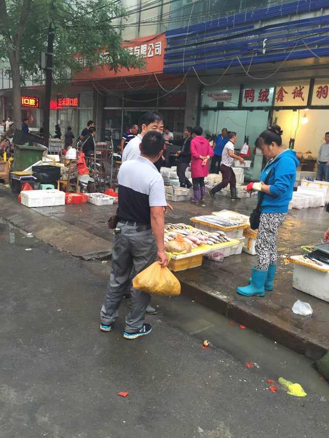 海鲜市场地摊摆摊卖什么好 海鲜市场地摊摆摊卖什么好呢